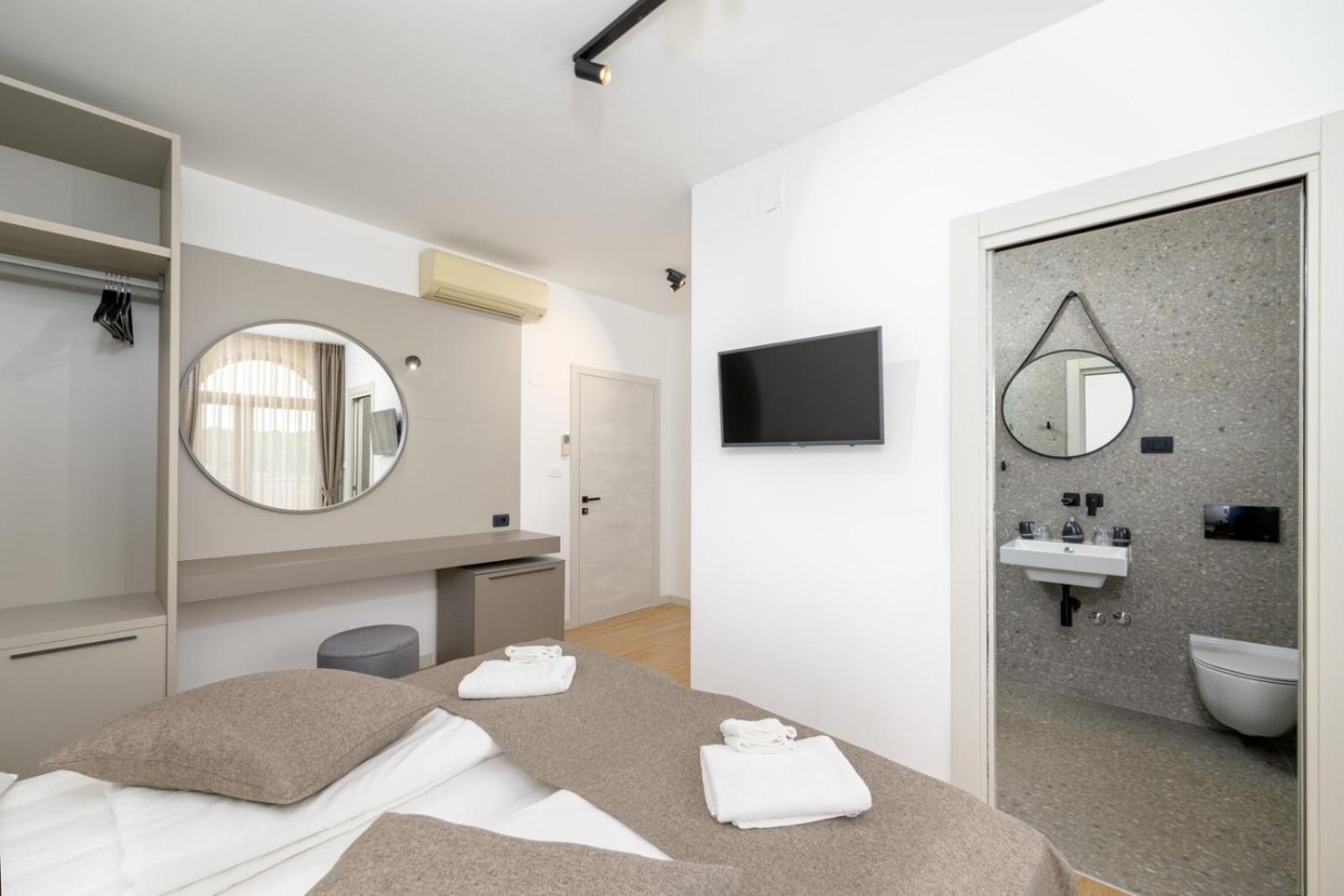 Rooms Luna Sol Krnica Bagian luar foto