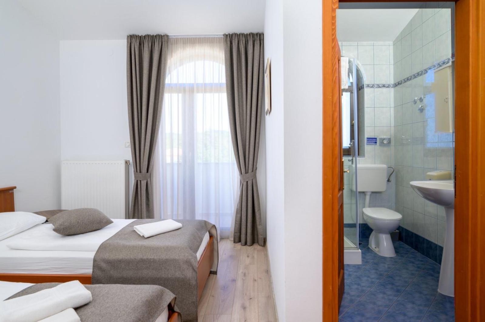 Rooms Luna Sol Krnica Bagian luar foto